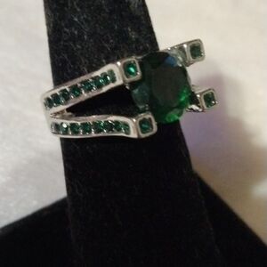 Lab created emerald ring size 6 NWT (sku 569)